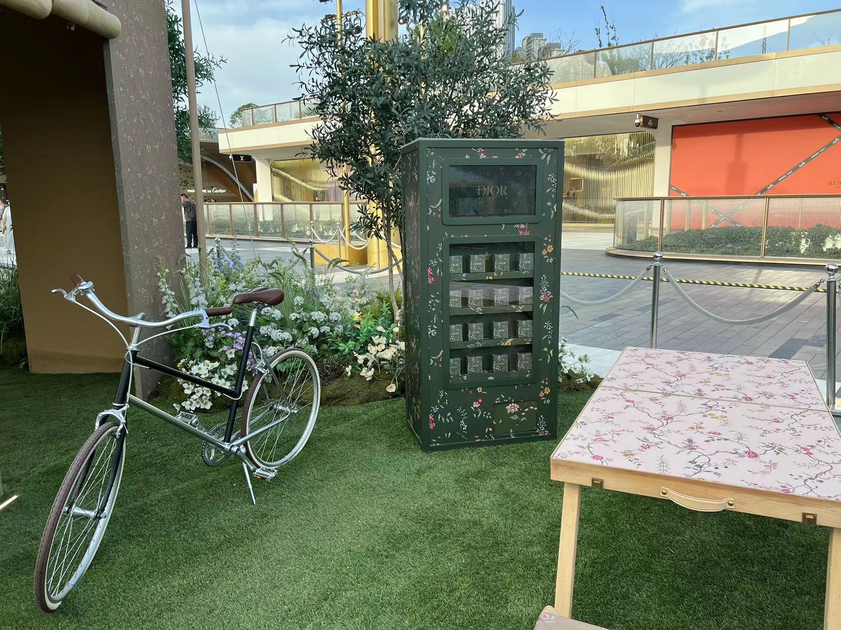 DIOR Lucky Box installation